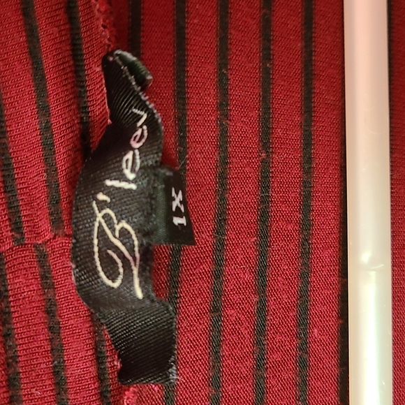 B'leev Red and Black 3/4 Length Sleeve Cardigan. SZ 1X - Picture 3 of 3